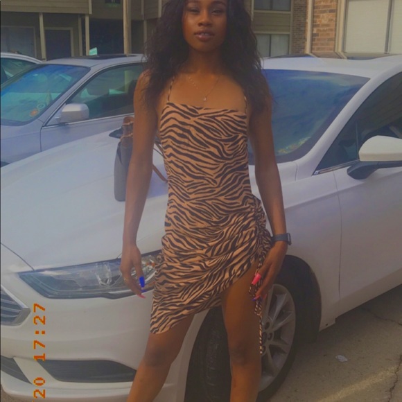 Exotic prints dress 🤎 - Picture 2 of 3